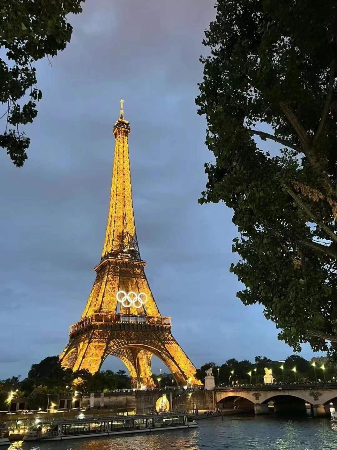 Haussamn Walk Tour Eiffle Trocadero 3minutes Appartement